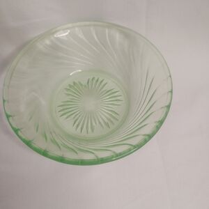 Antique Depression Uranium Vaseline US Swirl Pattern Glass Berry Bowl